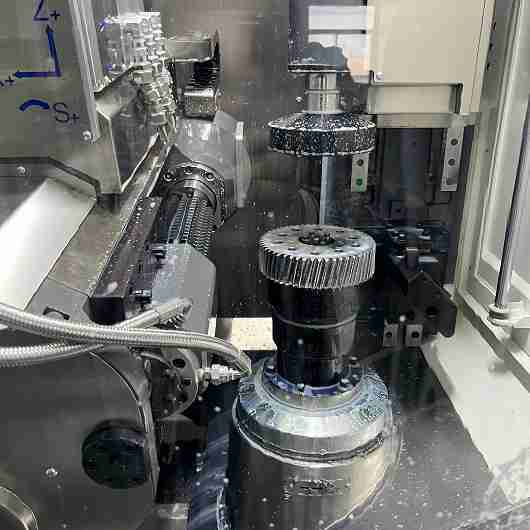 Gear-hobbing-tooth-cutting-gear-manufacturing-process-custom-gear-manufacturer-Belon